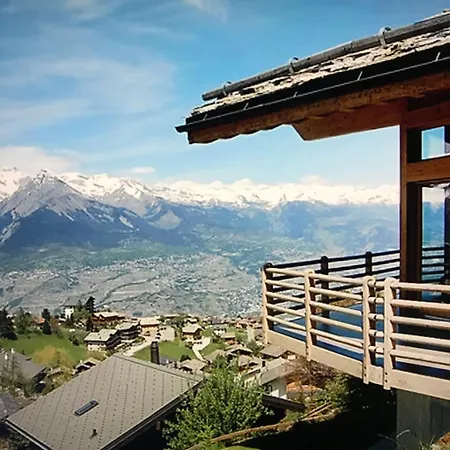 Christian's Alpine Elegance - 5-bedroom Chalet אובראו