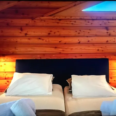 Christian's Alpine Elegance - 5-bedroom Chalet דירה *